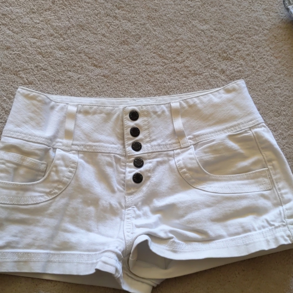 guess white shorts